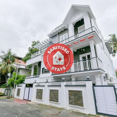 Hotel Vaccinated Staff - Oyo 15973 F Square Kochi Exteriér fotografie