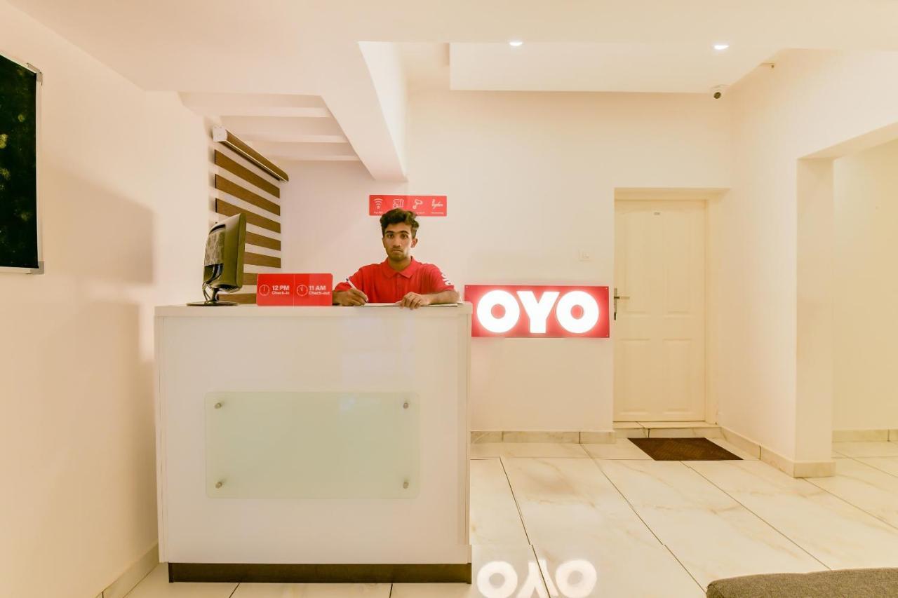 Hotel Vaccinated Staff - Oyo 15973 F Square Kochi Exteriér fotografie