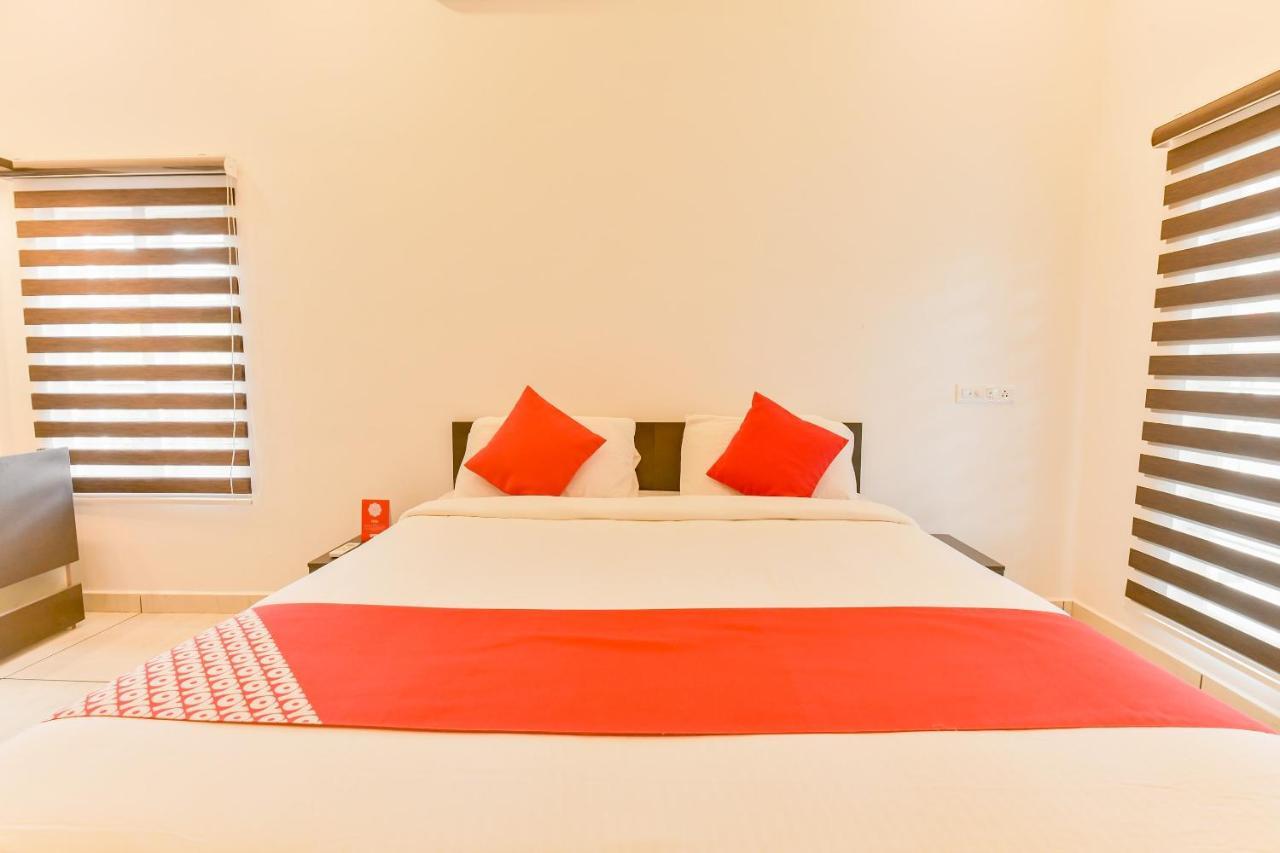 Hotel Vaccinated Staff - Oyo 15973 F Square Kochi Exteriér fotografie