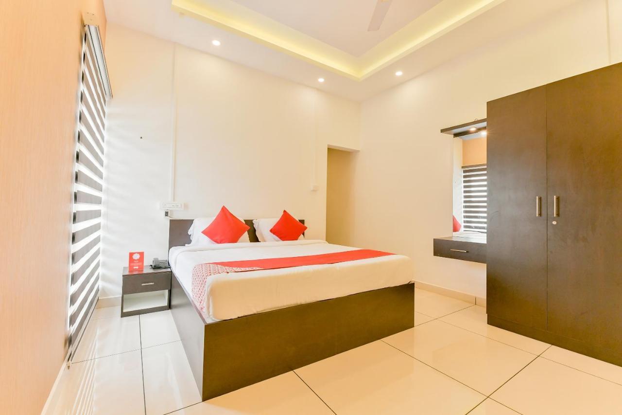 Hotel Vaccinated Staff - Oyo 15973 F Square Kochi Exteriér fotografie
