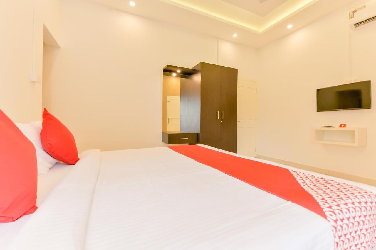 Hotel Vaccinated Staff - Oyo 15973 F Square Kochi Exteriér fotografie