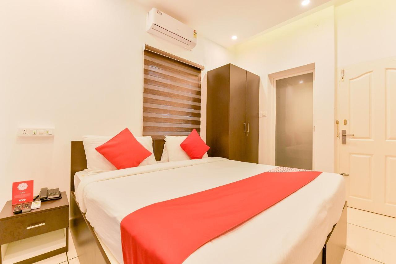 Hotel Vaccinated Staff - Oyo 15973 F Square Kochi Exteriér fotografie